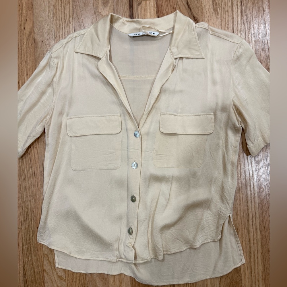 Zara Cream Button-Up Short Sleeve Blouse